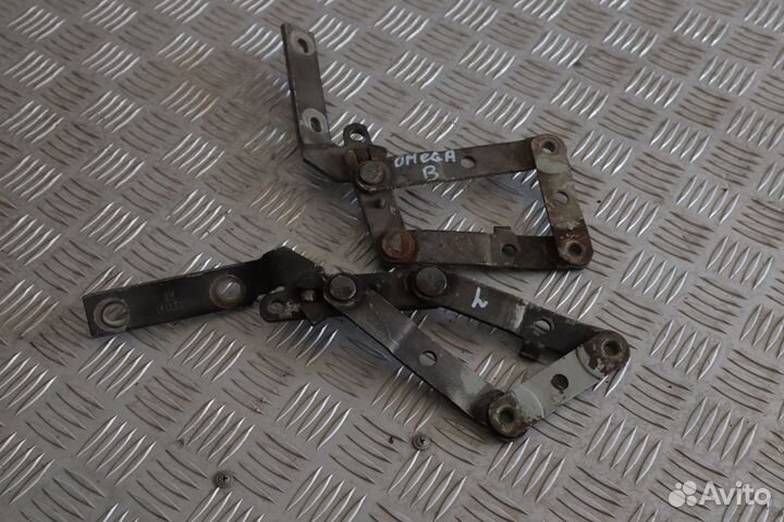 Петля капота Opel Omega B