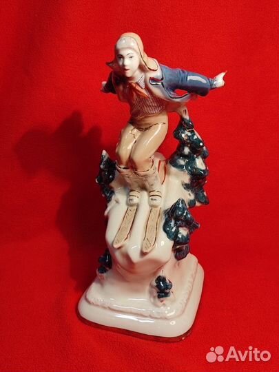 Фарфоровая статуэтка Лыжник пионер Вербилки