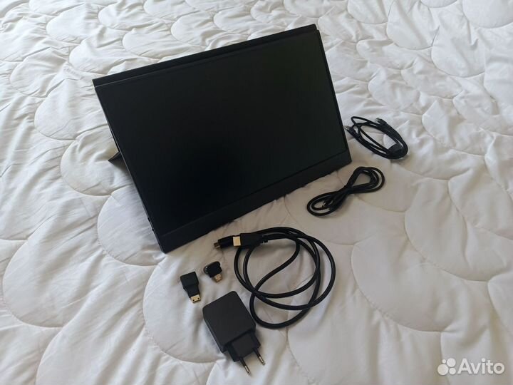 Портативный монитор 15.6