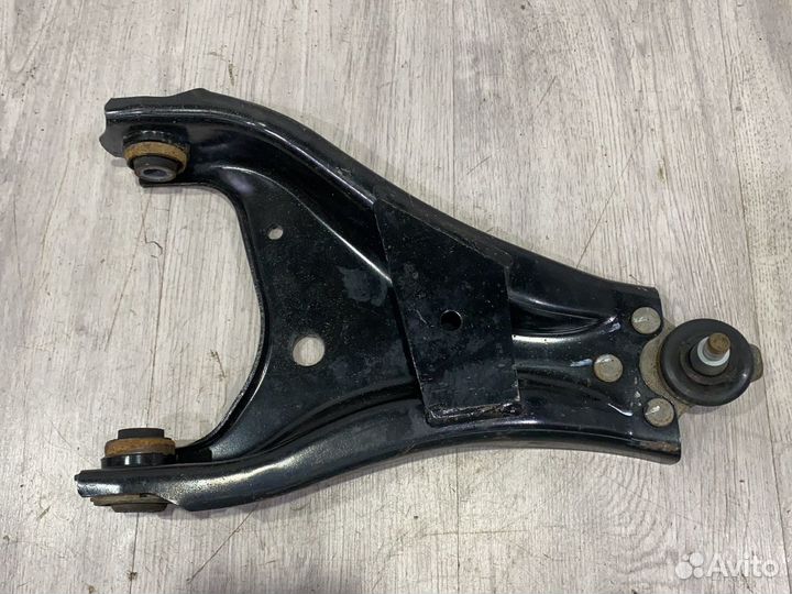 Рычаг передний левый Рено Дастер