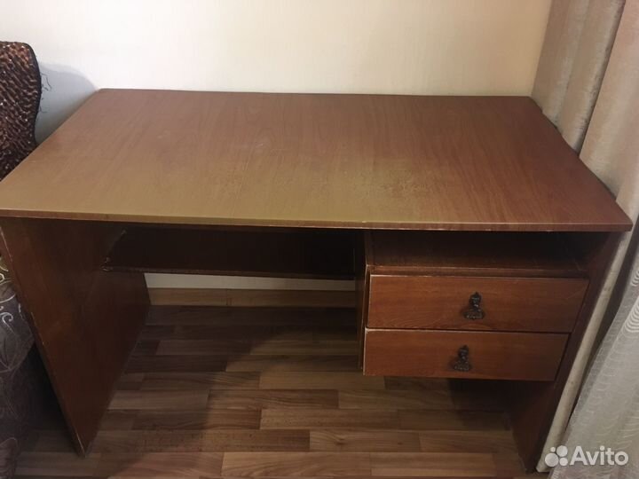 Письменный стол