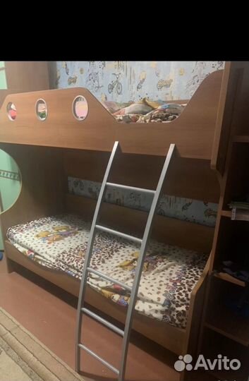 Кровать двухьярусная с угловым шкафом для двоих