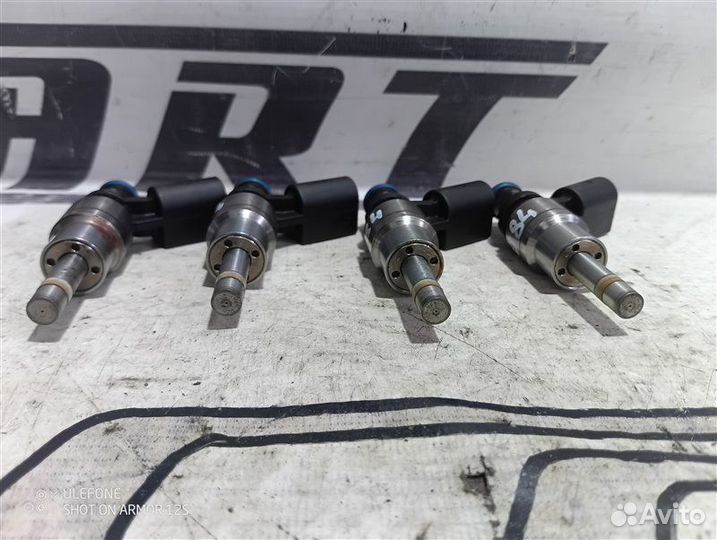 Форсунка топливная Volkswagen Passat B6 2.0 BVY