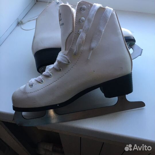 Коньки фигурные женские 40 размер