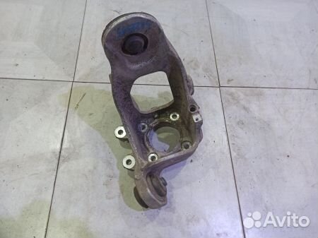 Кулак задний правый бмв