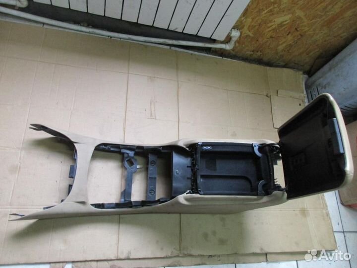 Подлокотник w251 R-class 272.967 2007