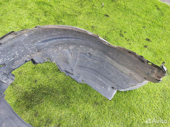 Подкрылок передний левый Lexus Ls600Hl UVF46