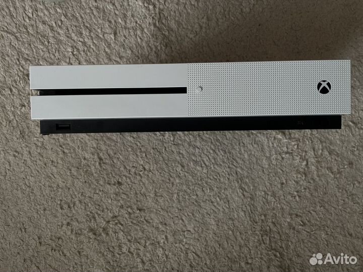 Xbox One s 1tb с двумя джойстиками