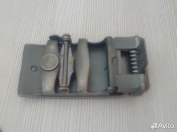 Бляшка на ремень фирменная новая
