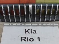 Решётка радиаторная (капота) Kia Rio 1, 2000г