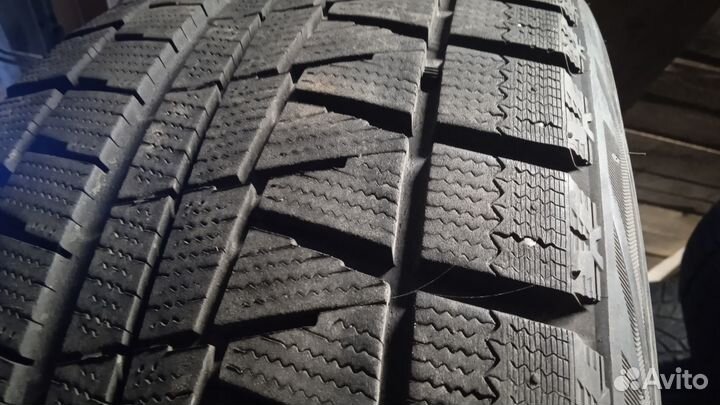 Bridgestone Blizzak Revo GZ 265/35 R19