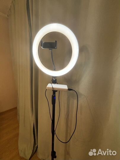 Штатив-трипод с кольцевой лампой