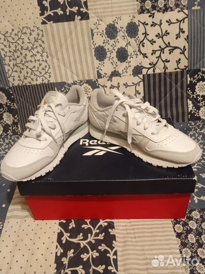 Кроссовки женские