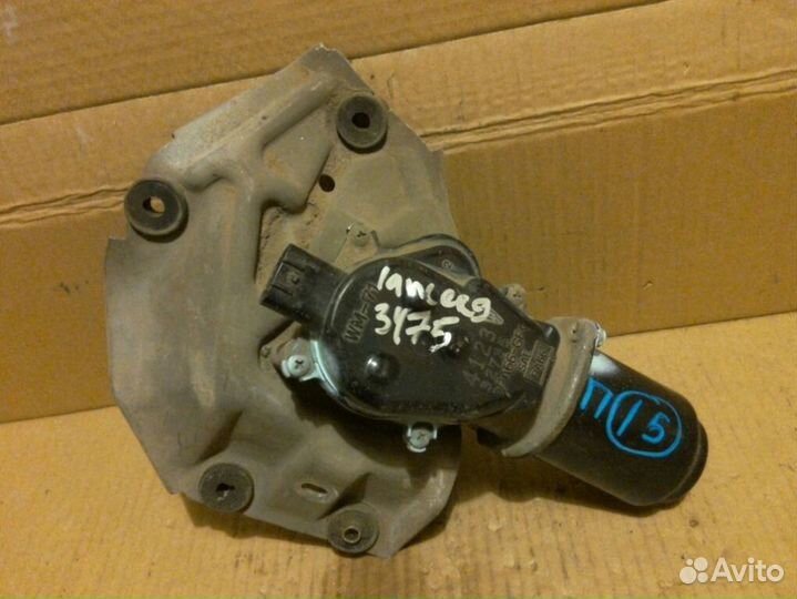 Моторчик стеклоочистителя передний Mitsubishi