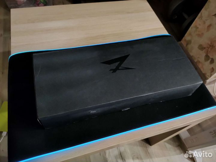 ZET gaming Blade PRO в упаковке, Кейкапы, Пуллер