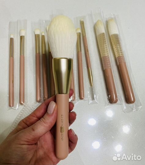 Кисти для макияжа профессиональные