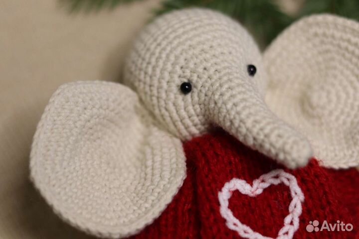 Вязаный слонёнок, игрушка