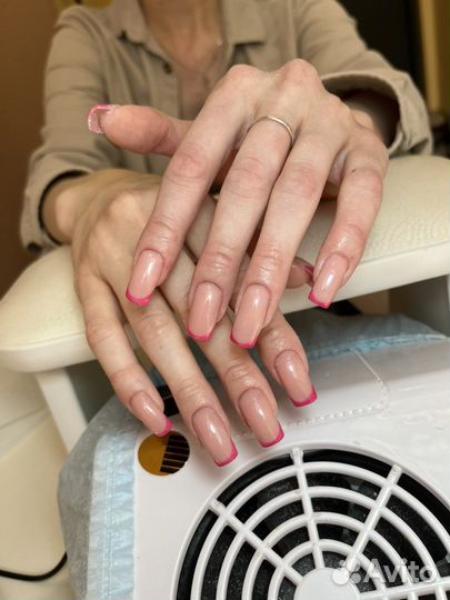 Модель на маникюр