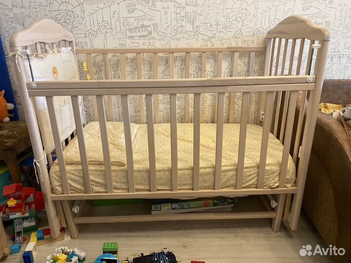 Детская кроватка с матрасом
