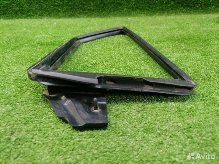 Уплотнитель стекла двери задний правый Mazda 6 GH