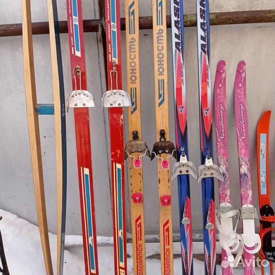 Лыжи пластиковые и деревянные детские подростковые