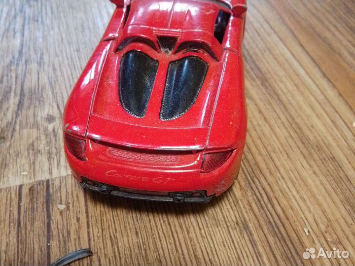 Игрушечная машинка