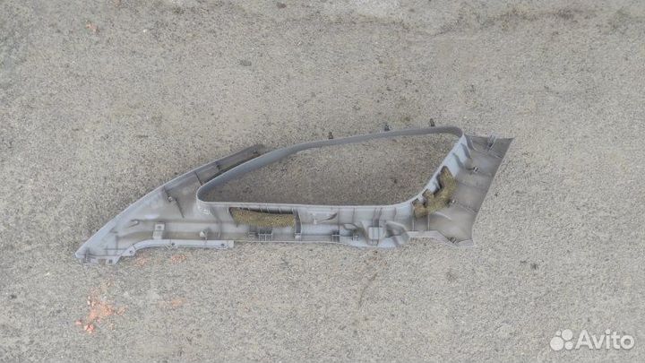 Накладка на стойку кузова задняя правая Nissan