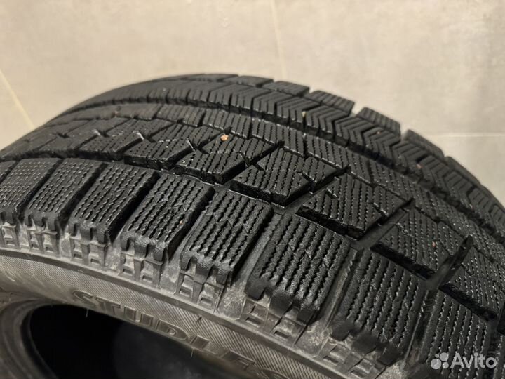 Bridgestone Blizzak VRX 215/55 R17