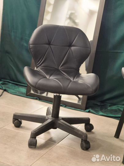 Кресло для мастера маникюра и клиента