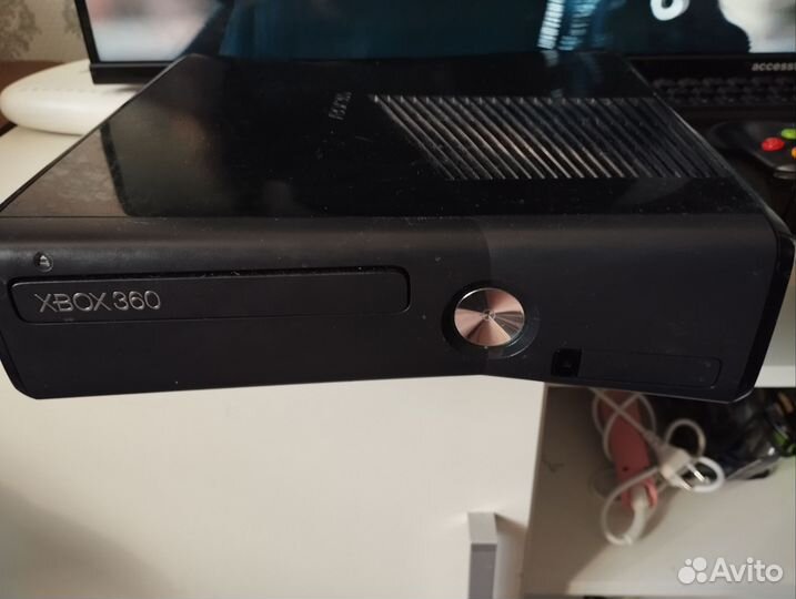 Xbox 360 с 2 джойстиками