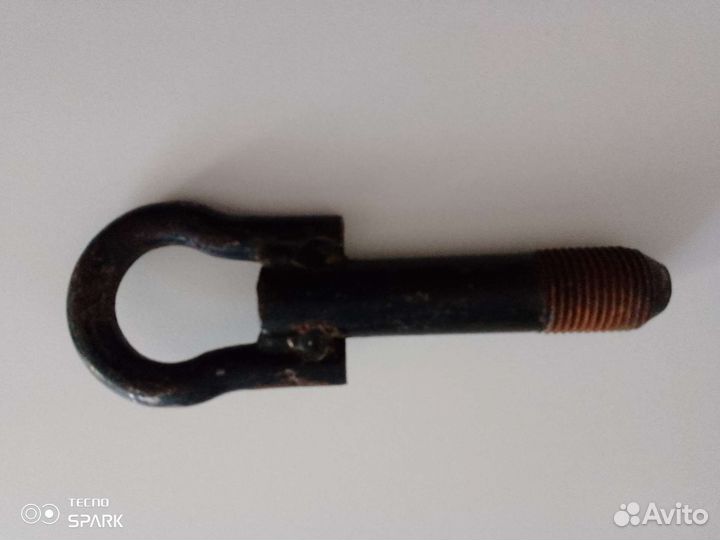 Буксировочный крюк