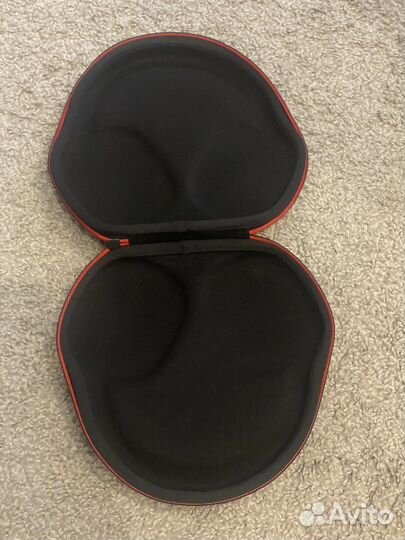 Крепкий защитный чехол для AirPods Max