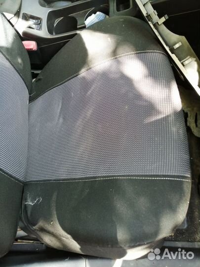 Передние сидения Mitsubishi Lancer Cedia 10