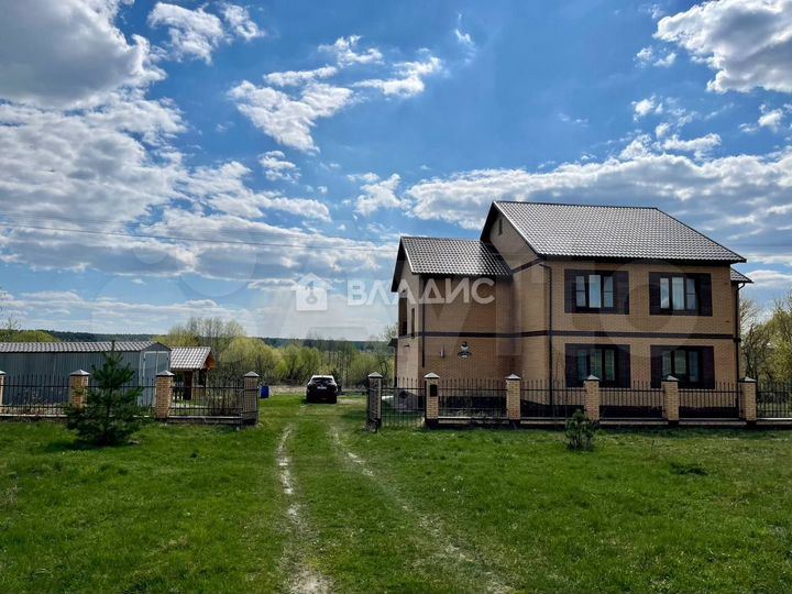 Дом 213 м² на участке 40 сот.