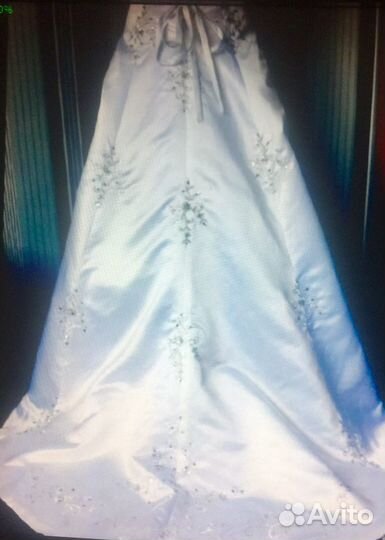 Свадебное платье со шлейфом