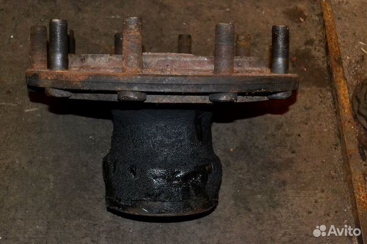 Ступица, барабанные тормоза, передний мост, правая