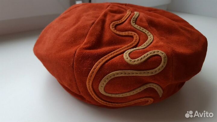 Новый стильный берет из натуральной замши