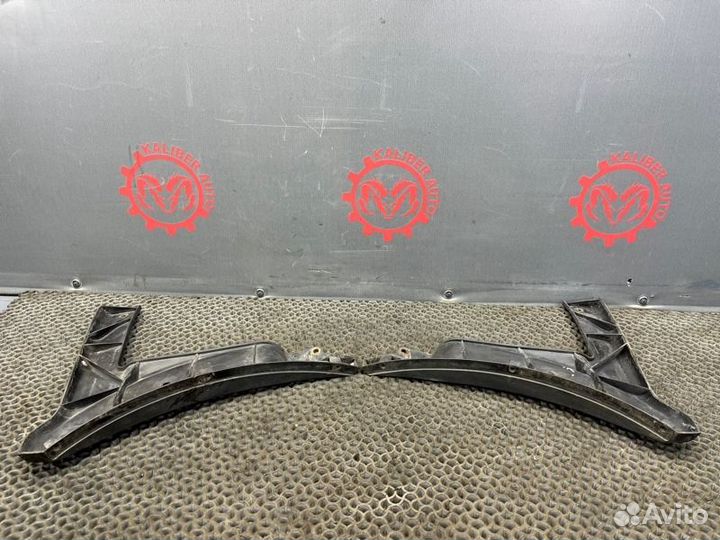 Кронштейн бампера задний Chrysler Voyager 4 2.4