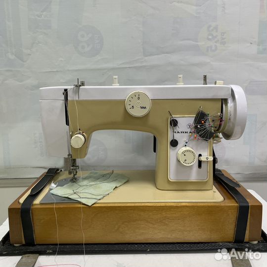 Швейная машина Чайка 132 м ретро с чехлом