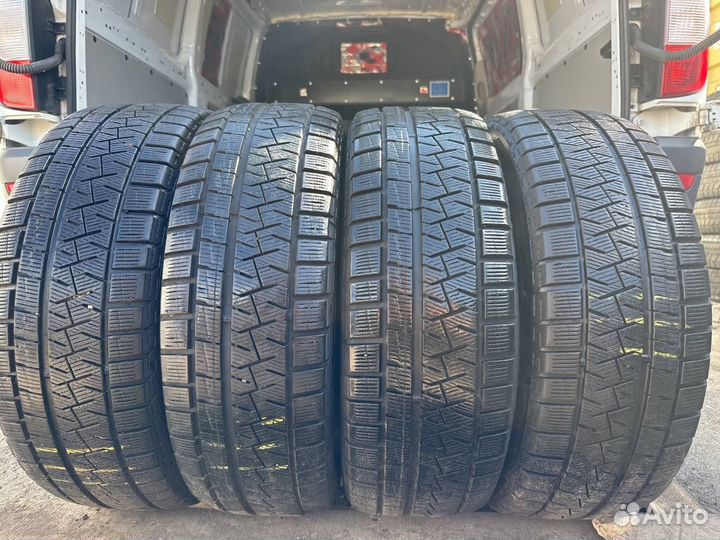 Pirelli Ice Asimmetrico 205/60 R16