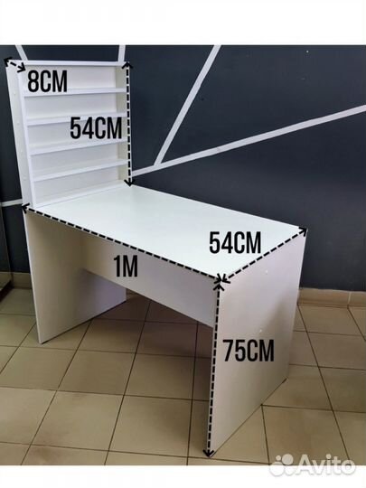 Маникюрный стол