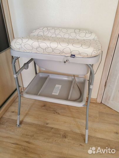 Пеленальный столик с ванночкой chicco