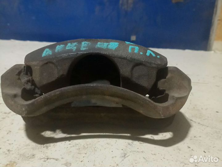 Суппорт передний левый Hyundai Getz