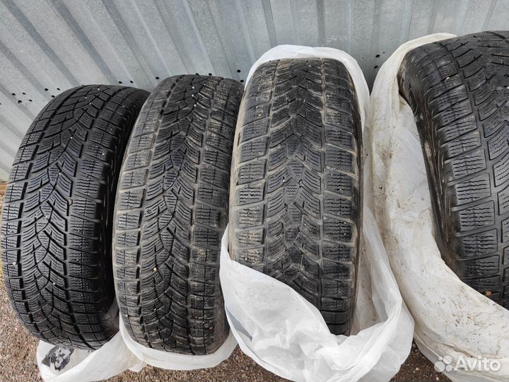 Goodyear UltraGrip Ice SUV 215/65 R17