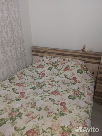 Спальный гарнитур бу(кровать,шкаф,комод,тубочки)