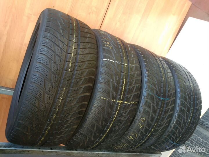 Nokian Tyres WR SUV 3 265/45 R20