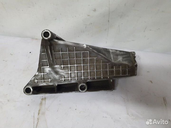 Кронштейн опоры двигателя правый Ваз Гранта седан