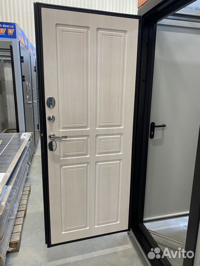 Дверь удичная в дом Север с терморазрывом