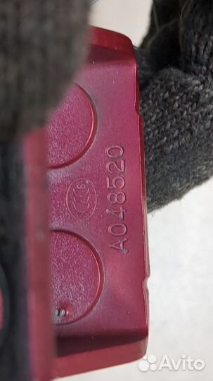 Петля крышки багажника левая Mitsubishi Outlander