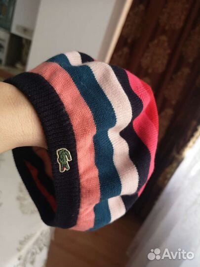 Женский берет Lacoste